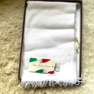 Italian Woolen Treasures White Wool Scarf 100% Merino Wool